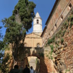 ドゥオモ下からの旧市街へ入る門