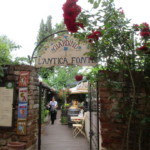 あるレストランの入り口