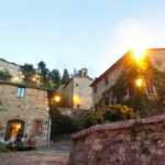 夕暮れ時のロッカ・ドルチャの村